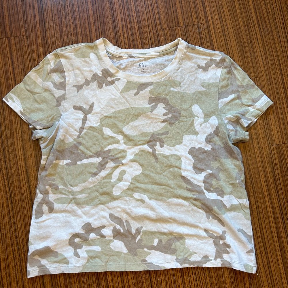 Gap camo tee shirt size M